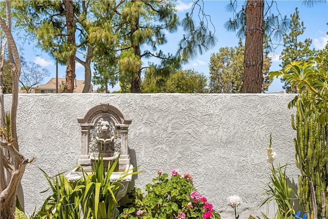 401 E Yale Loop Unit 20, Irvine, CA 92614 - exterior view of a fenced backyard