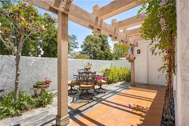 401 E Yale Loop Unit 20, Irvine, CA 92614 - view of patio / terrace featuring outdoor dining area, a fenced backyard, and a pergola
