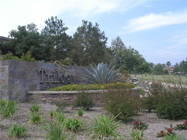 9169 Wooded Hill Dr, Corona, CA 92883 - view of community sign