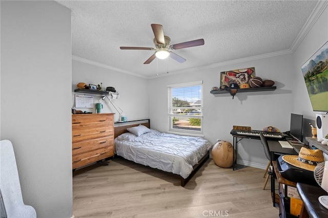 bedroom featuring light wood-type flooring, a textured ceiling, crown molding, and ceiling fan