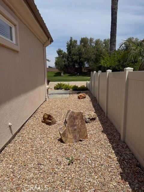 322 Brooklawn Dr, Banning, CA 92220 - view of yard with fence