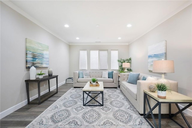 living room with crown molding, recessed lighting, baseboards, and wood finished floors