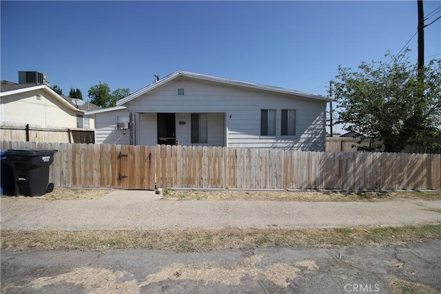200 E St, Taft, CA 93268 - view of front of property with a fenced front yard