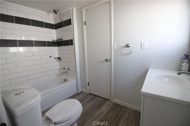 200 E St, Taft, CA 93268 - bathroom featuring vanity, toilet, shower / bathtub combination, baseboards, and wood finished floors