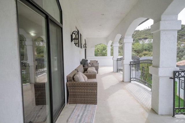 733 Clayburn Ct, Alpine, CA 91901 - balcony with covered porch