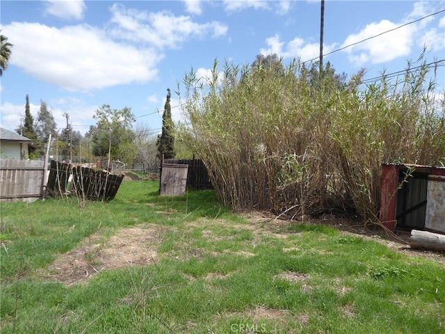 view of yard featuring fence