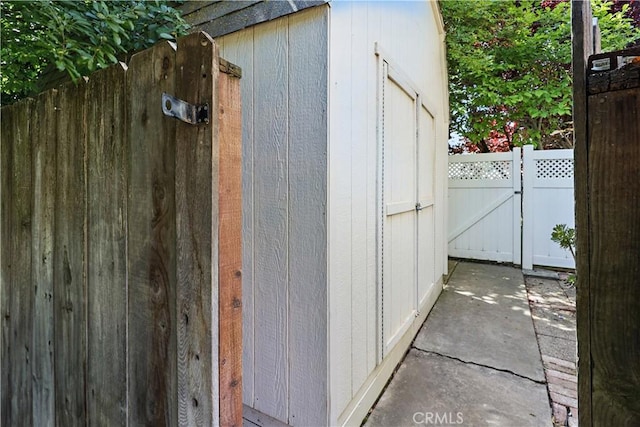 3571 White Wolf Ct, Merced, CA 95340 - exterior view of a gate