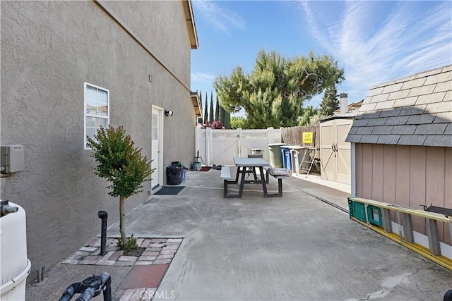 3571 White Wolf Ct, Merced, CA 95340 - fenced backyard with outdoor dining space and a patio