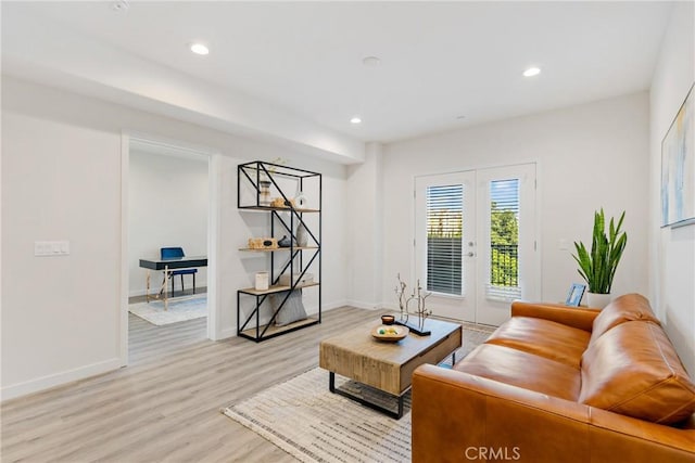 living room with light wood-style floors, baseboards, and recessed lighting