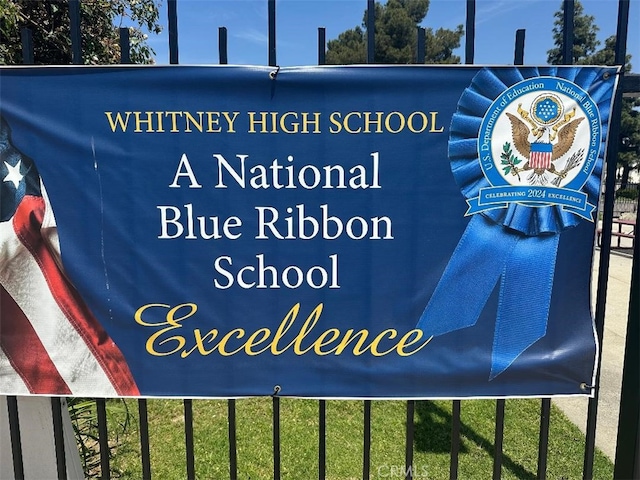 view of community / neighborhood sign