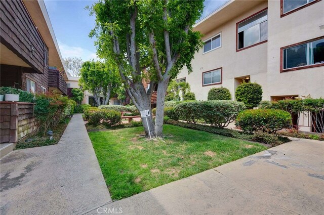5400 Newcastle Ave Unit 56, Encino, CA 91316 - view of community with a yard