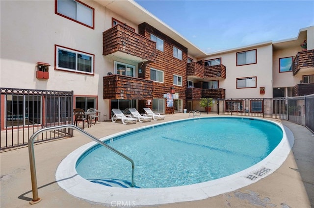 5400 Newcastle Ave Unit 56, Encino, CA 91316 - view of community pool