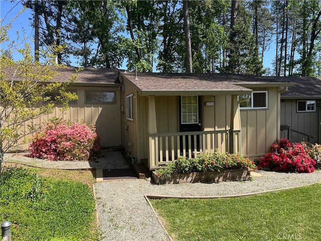 6322 Harvey, Paradise, CA 95969 - single story home featuring a shingled roof, board and batten siding, and a front yard