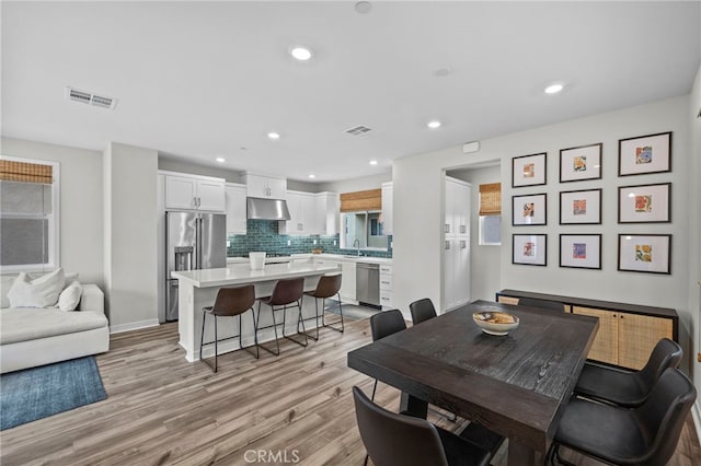 31 Jubilee Way, Rancho Mission Viejo, CA 92694 - dining area featuring light wood-type flooring and recessed lighting