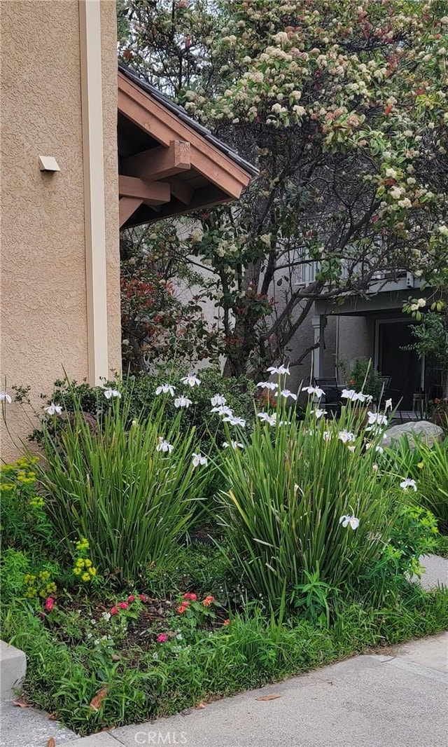 details featuring stucco siding