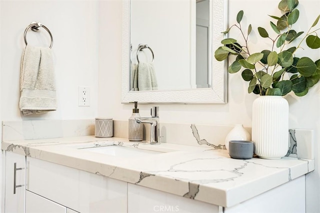 4322 Gentry Ave Unit 104, Studio City, CA 91604 - bathroom featuring vanity