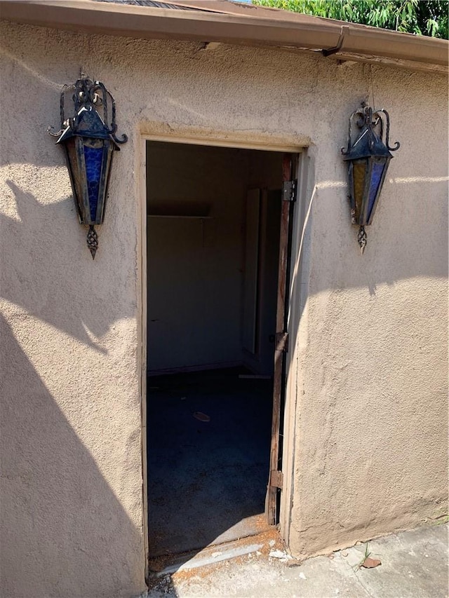 entrance to property featuring stucco siding
