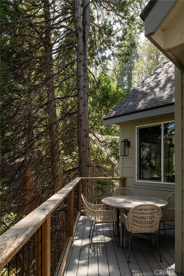 388 Primrose Cir, Lake Arrowhead, CA 92352 - deck with outdoor dining space