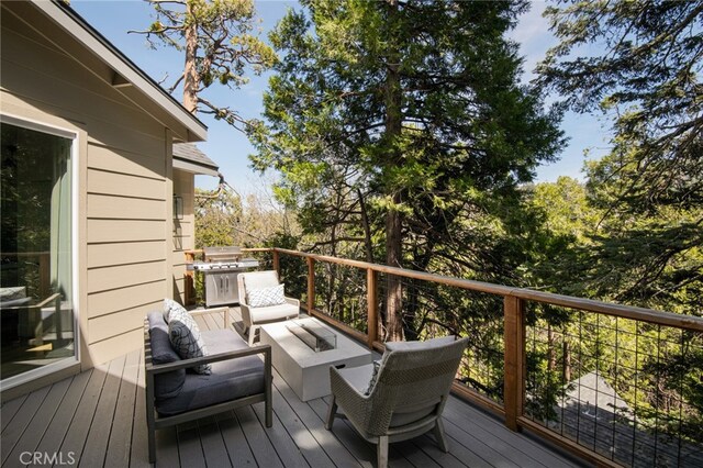 388 Primrose Cir, Lake Arrowhead, CA 92352 - deck with a grill and outdoor lounge area