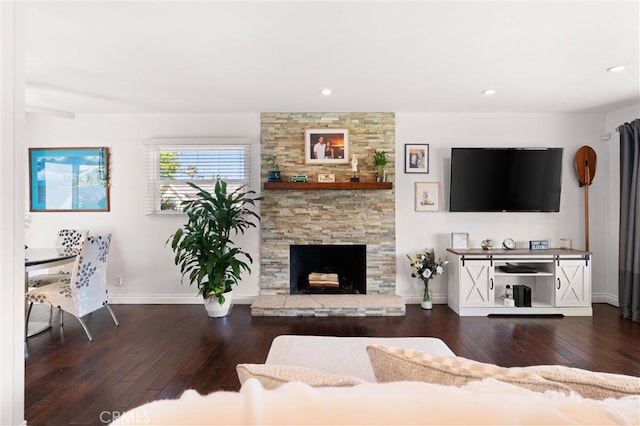 living area with a fireplace, recessed lighting, baseboards, and hardwood / wood-style floors