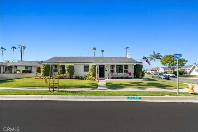 ranch-style house featuring a front yard