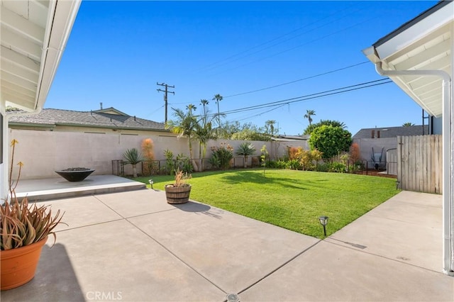 view of yard featuring a fenced backyard and a patio area