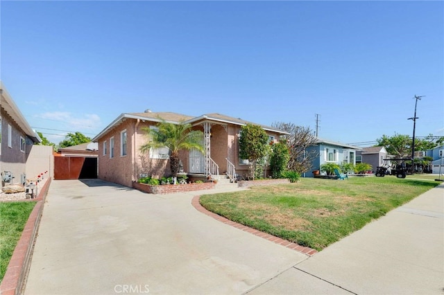 ranch-style home featuring a front yard