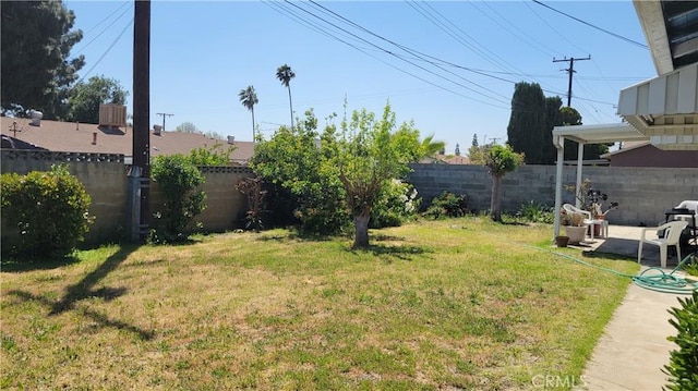 view of yard featuring a fenced backyard