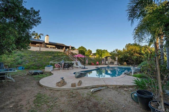 1315 Hermana Ct, Vista, CA 92084 - swimming pool featuring a patio area