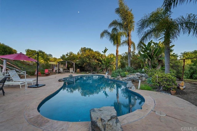 1315 Hermana Ct, Vista, CA 92084 - outdoor pool with a patio