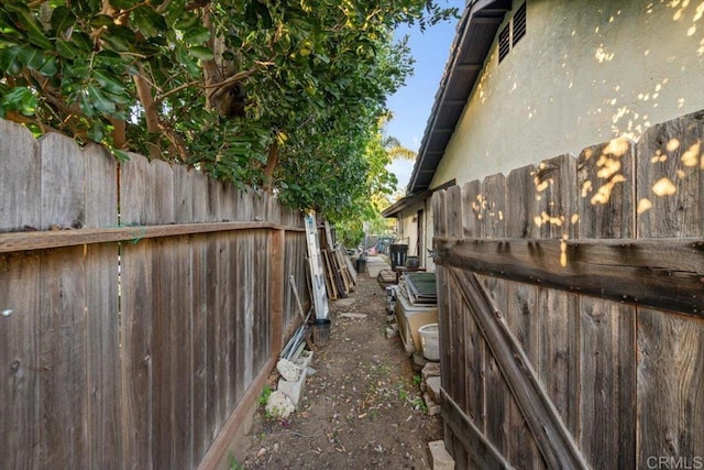 1315 Hermana Ct, Vista, CA 92084 - view of side of home featuring stucco siding