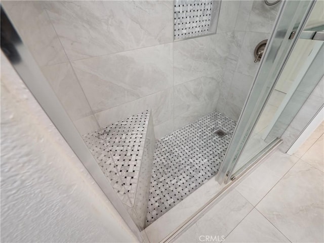 full bathroom featuring a stall shower