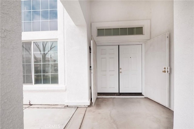 view of exterior entry featuring stucco siding