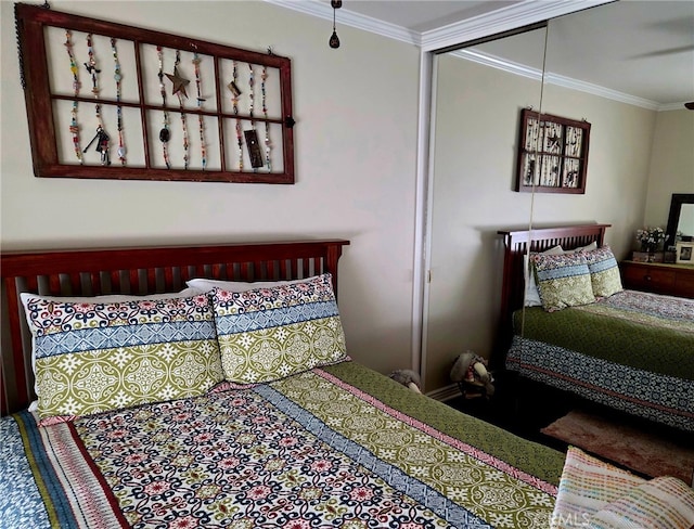 bedroom featuring baseboards and ornamental molding