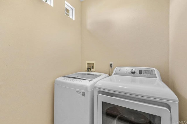 laundry room with laundry area and washer and clothes dryer