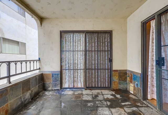 814 S Patton Ave Unit 2, San Pedro, CA 90731 - entrance to property featuring stucco siding and a balcony
