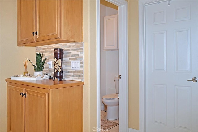 bar with backsplash