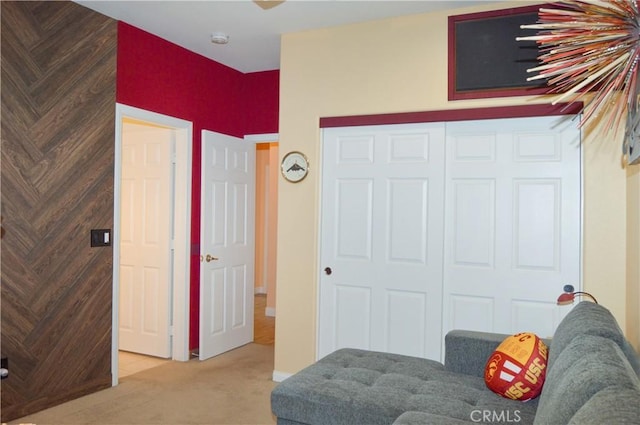 sitting room featuring carpet