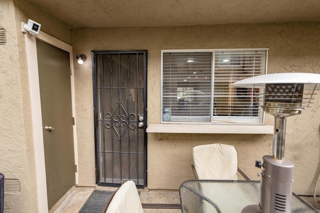view of exterior entry featuring stucco siding