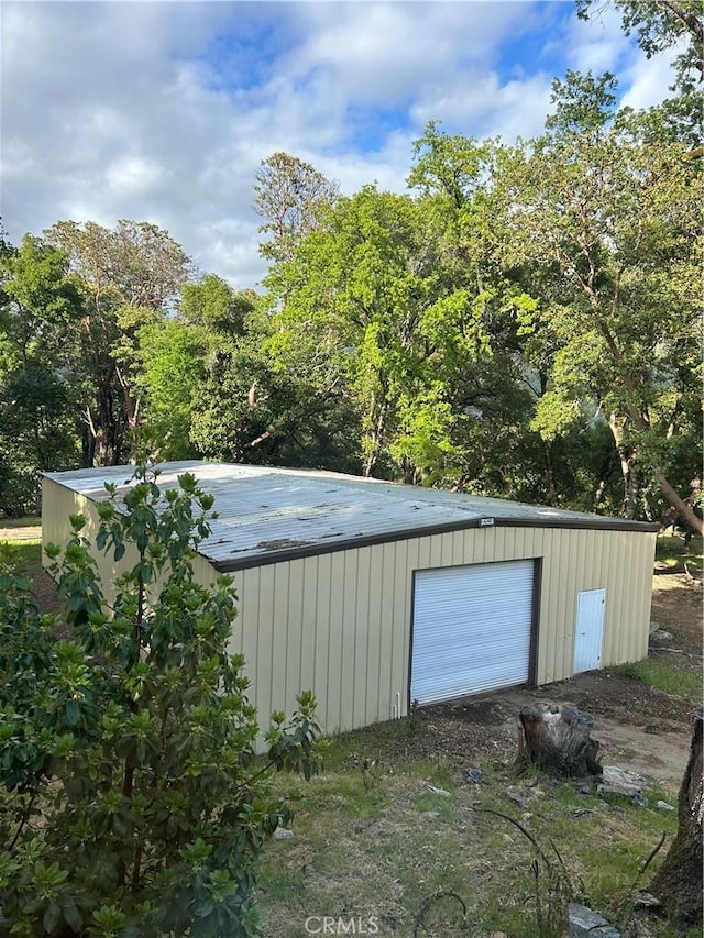 view of detached garage