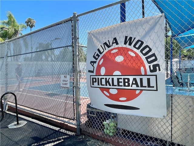 125 Via Estrada Unit B, Laguna Woods, CA 92637 - exterior space featuring fence