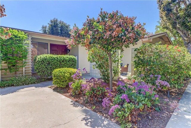125 Via Estrada Unit B, Laguna Woods, CA 92637 - view of property exterior featuring stucco siding