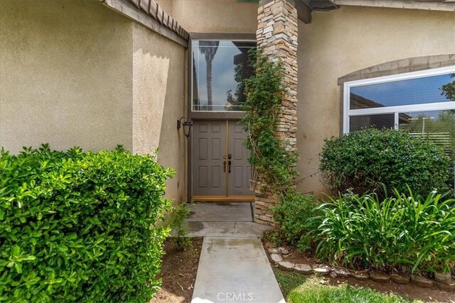 property entrance with stucco siding
