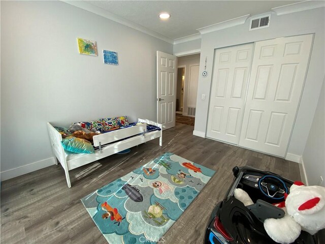 22272 Redwood Pointe Unit 5C, Lake Forest, CA 92630 - bedroom featuring ornamental molding, baseboards, wood finished floors, recessed lighting, and a closet