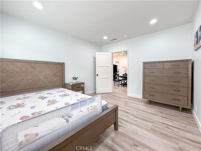 bedroom featuring recessed lighting, baseboards, visible vents, and light wood finished floors