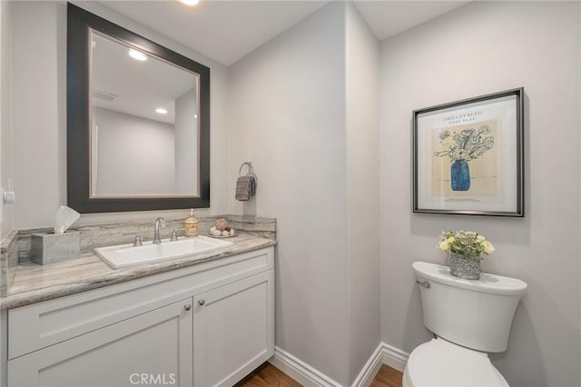 27550 N Bay Rd, Lake Arrowhead, CA 92352 - bathroom featuring vanity, toilet, recessed lighting, and baseboards