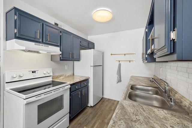 kitchen featuring a sink, white appliances, blue cabinetry, dark wood-type flooring, and under cabinet range hood