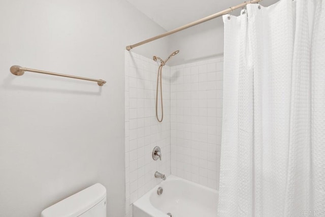bathroom featuring toilet and shower / tub combo