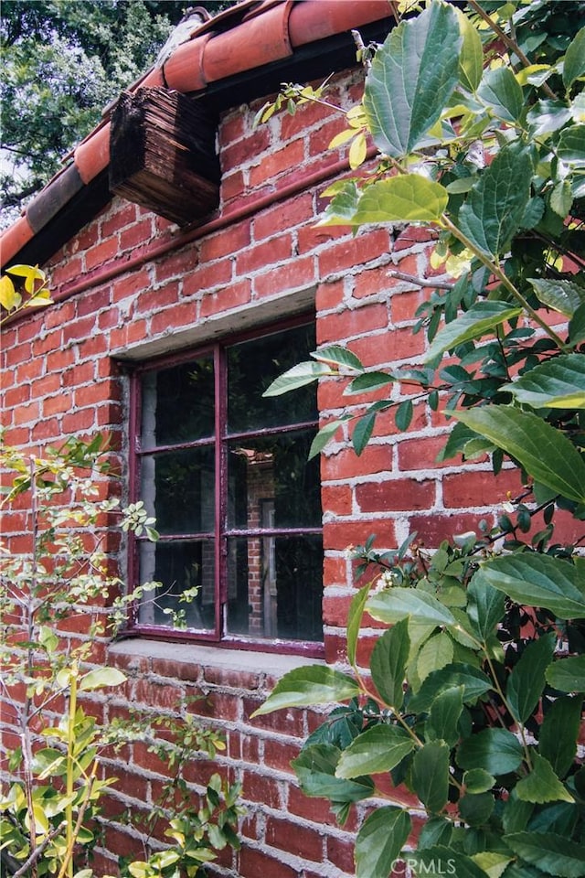details with brick siding