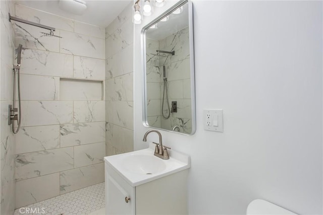 636 Harding Dr, Redlands, CA 92373 - full bath featuring vanity, toilet, and tiled shower